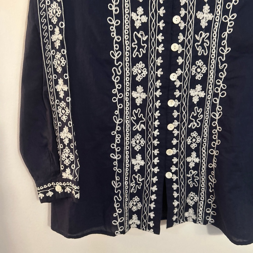 Chico's Dark Blue Floral Embroidered Tunic Size 3 (Chico’s) - Picture 2 of 13